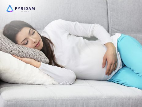 posisi tidur yang baik untuk ibu hamil muda