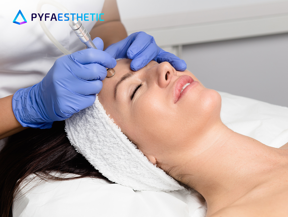 Pore control bisa menjadi solusi untuk mengatasi pori-pori besar. Berikut beberapa perawatan pore control yang bisa Anda terapkan: